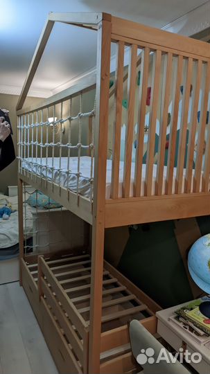 Двухъярусная кровать домик