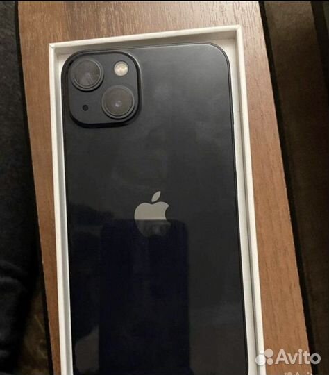 Телефон iPhone13