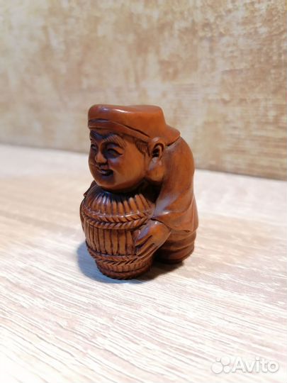 Нэцкэ Дайкоку с бочонком риса самшит