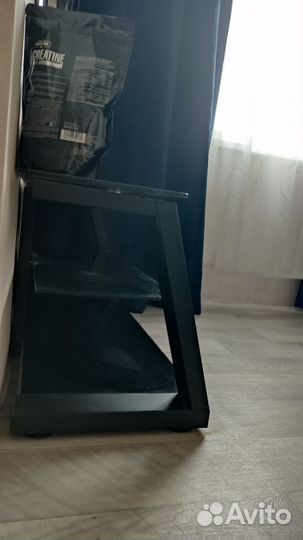 Стеклянная тумба под тв