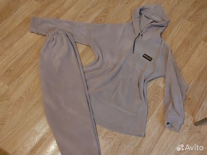 Спортивный костюм женский