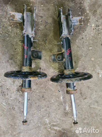 Амортизатор подвески передний левый Nissan Murano