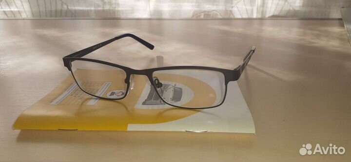 Очки новые в легкой оправе