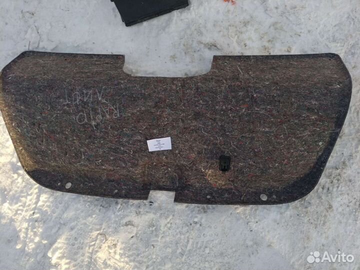 Обшивка крышки багажника Skoda Rapid 1
