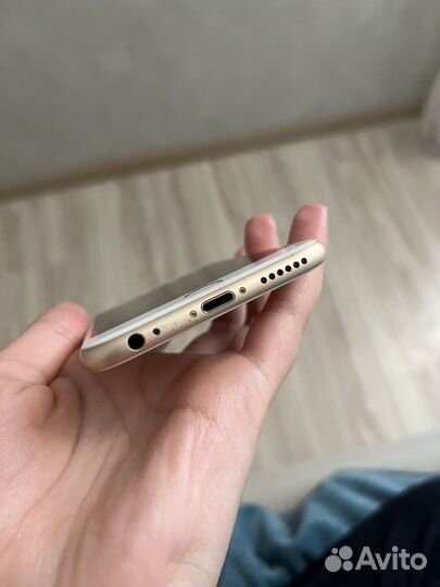 Телефон iPhone 6s
