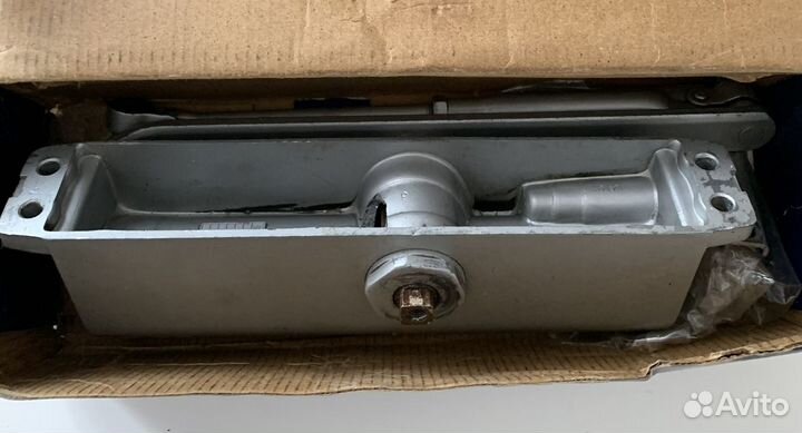 Дверной доводчик Nora-M, магнитный замок