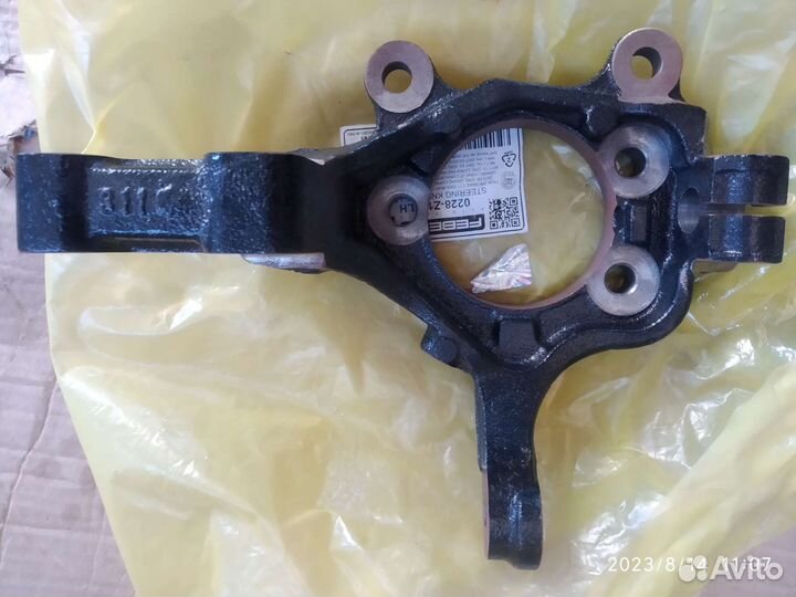 Кулак поворотный Ниссан Тиида