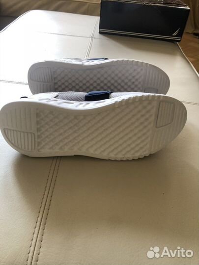 Легкие кросовки Nautika