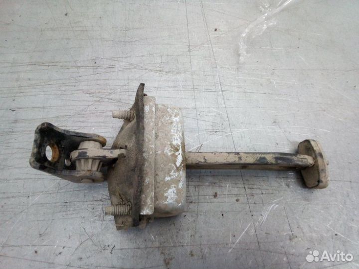 Ограничитель двери Ford Focus 2 2005-2012