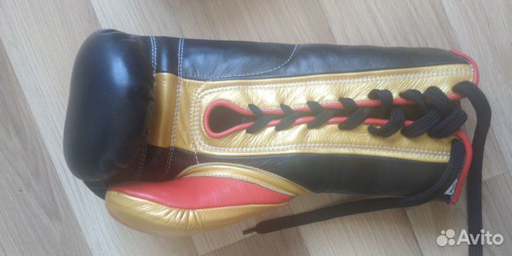 Боксерские перчатки на шнурках