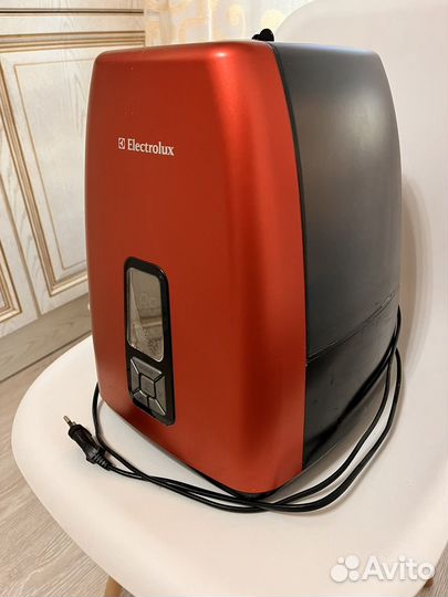 Увлажнитель Electrolux EHU-5525D