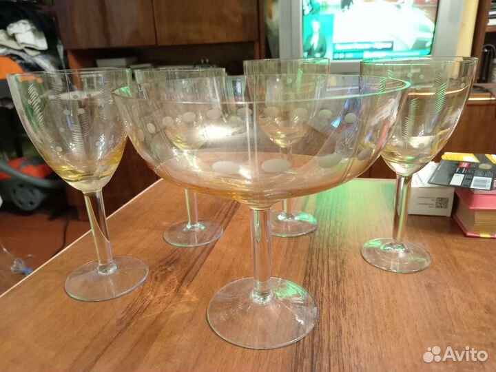 Фужеры и конфетница