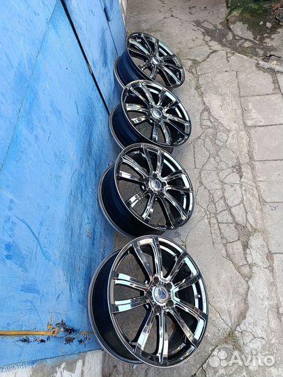 Японские, фирменные Rays Versus R18; 7.0J; +42