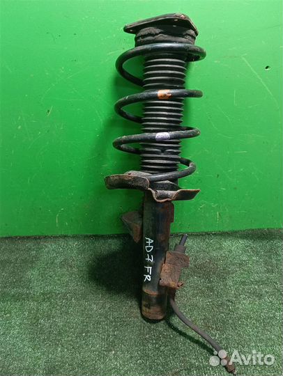 Стойка амортизатора передняя правая Mazda 3 (BL)