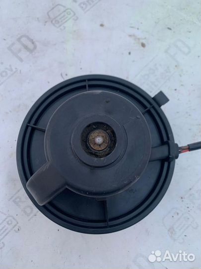 Моторчик печки Volkswagen Passat B3 1989