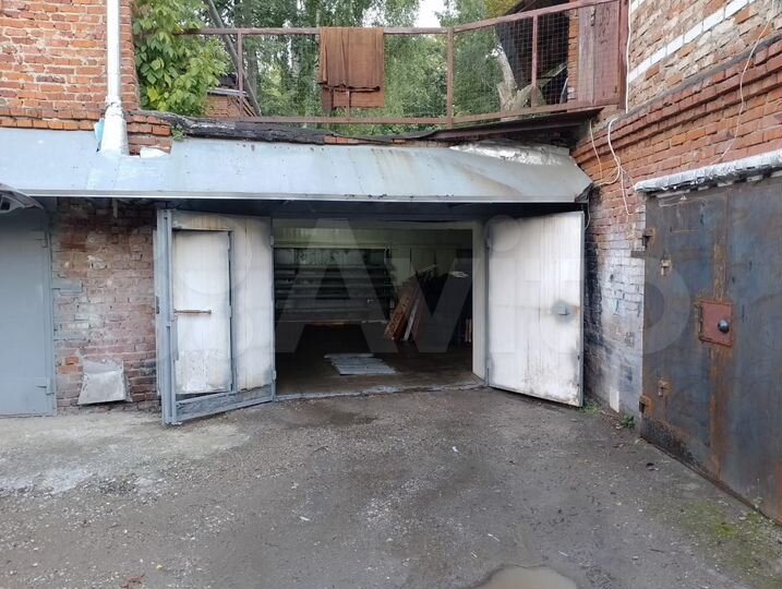 Гараж, > 30 м²