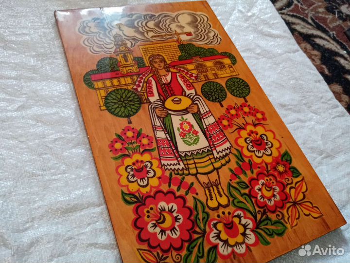 Панно роспись по дереву СССР. Девушка с караваем