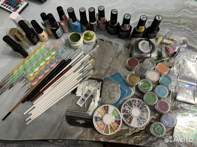 Товар для маникюра и наращивания ногтей