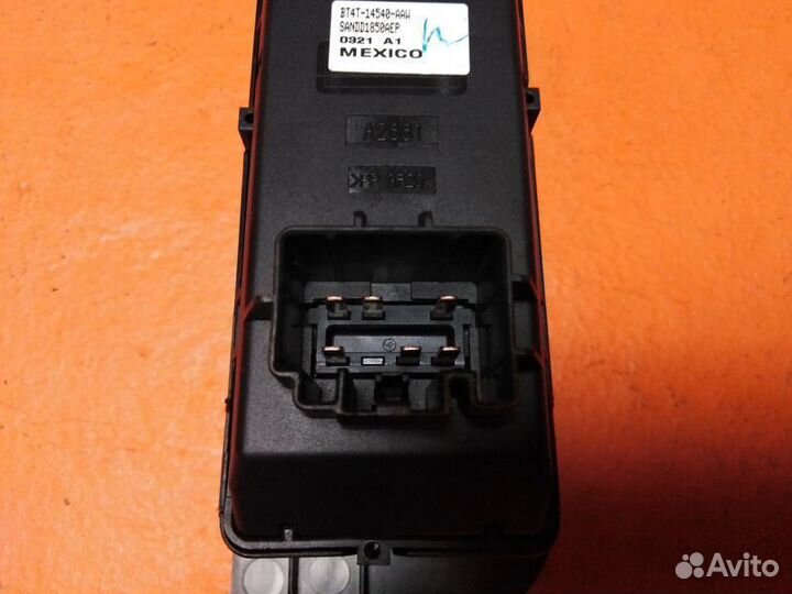 Блок управления стеклоподъемниками передний левый