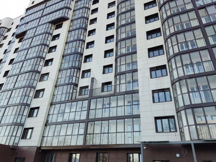 Доля в 2-к. квартире, 67 м², 1/12 эт.