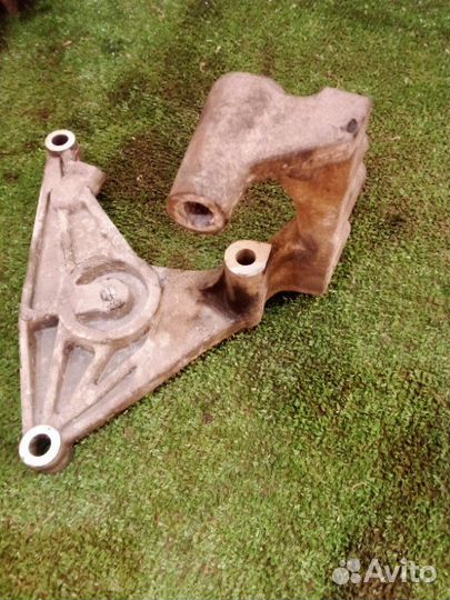 Кронштейн генератора Cadillac Srx FEE LY7 2007