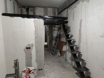Антресольный этаж, перила, лестница металическая