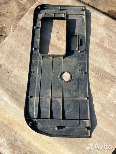 Обшивка багажника Mitsubishi Pajero 6G72 1993