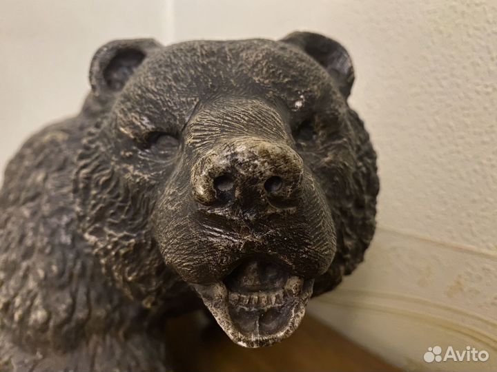 Скульптура медведя из камня