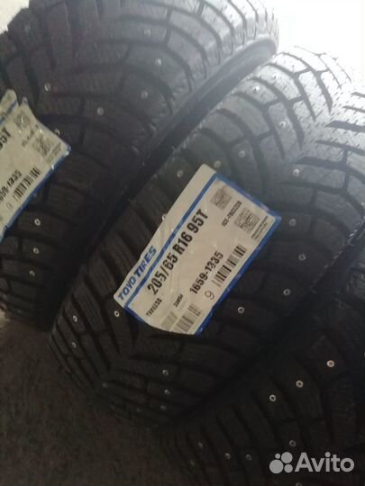 Toyo Observe Ice-Freezer SUV 205/65 R16 95T