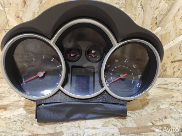 Панель приборов Chevrolet Cruze