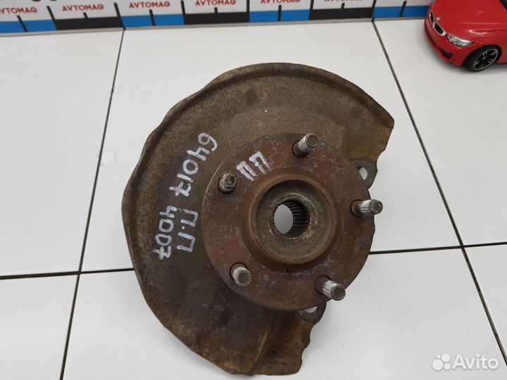 Кулак поворотный передний правый