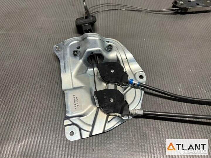 Доводчик двери задний правый mitsubishi delica D:5