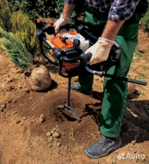 Бурение лунок под столбы. Строительство заборов