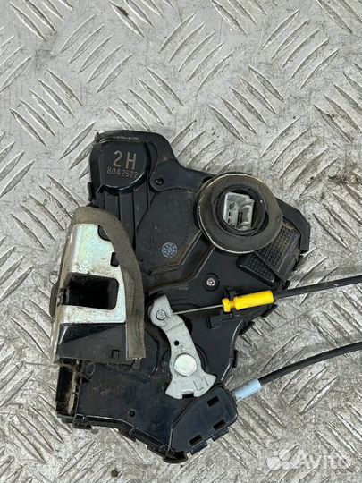 Замок двери передний левый Тойота Королла Филдер E