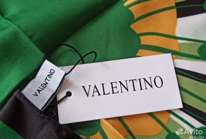 Платок Шелковый Valentino зелёный новый
