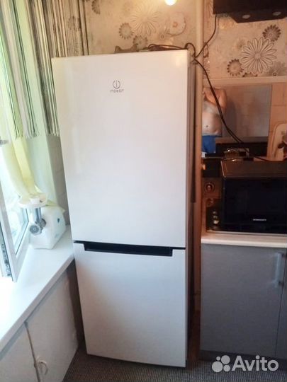 Холодильник indesit