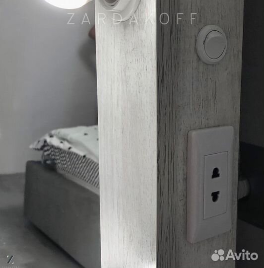 Гримерное зеркало с подсветкой