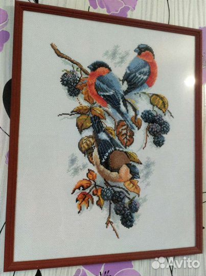 Картина вышивки ручной работы, а именно крестом