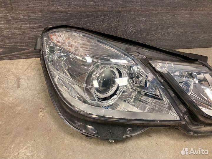 Фара правая передняя правая Mercedes-Benz E-Class