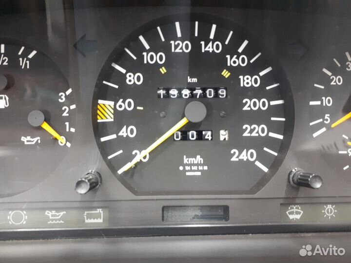 Приборная панель на Mercedes-Benz W124 4 matic