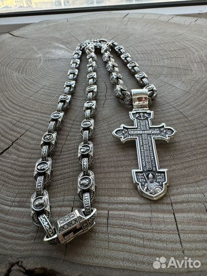 Серебряная цепь и крест