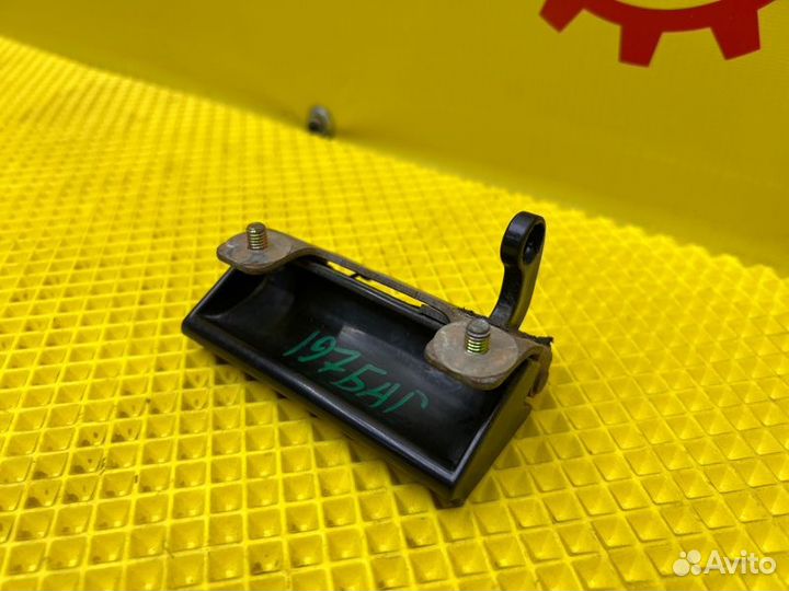 Ручка крышки багажника Mitsubishi Space Wagon N94W