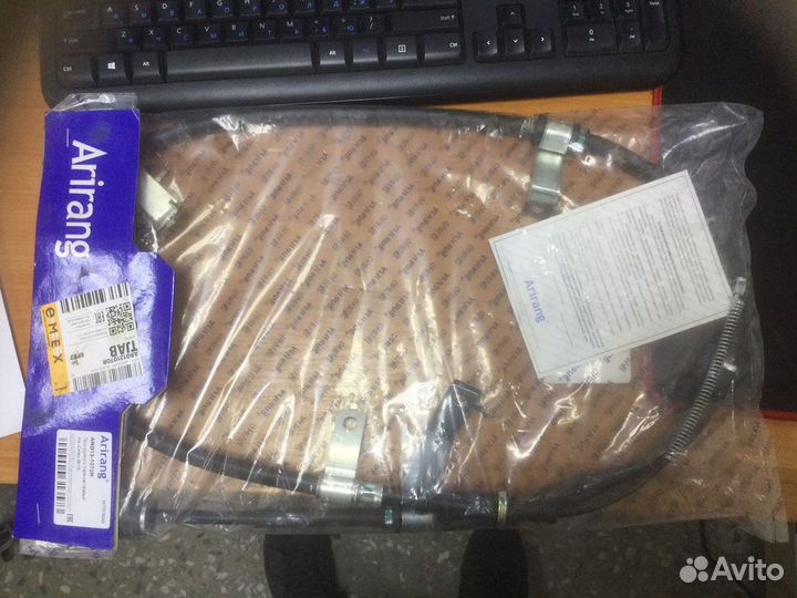 Трос ручного тормоза правый Hyundai/Kia