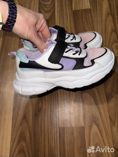 Кроссовки 32