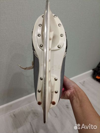 Коньки хоккейные