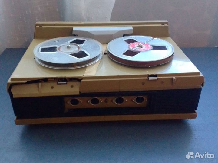 Катушечный магнитофон