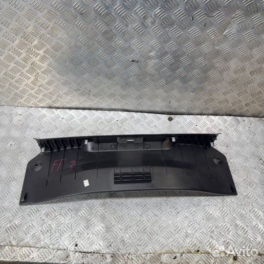 Обшивка крышки багажника Ford Focus BM iqdb