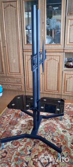 Стойка для телевизора с кронштейном