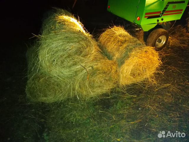 Сено луговое в рулонах
