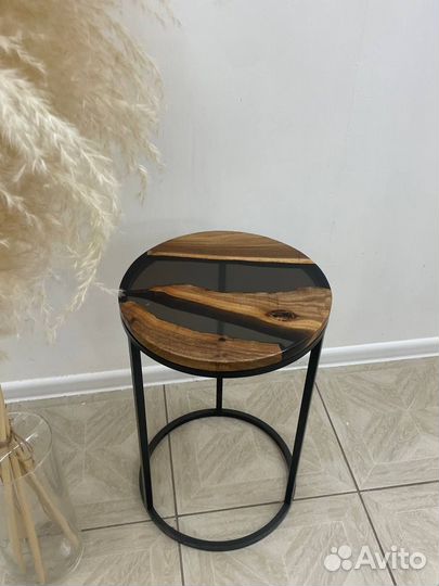 Журнальный столик круглый из дерева